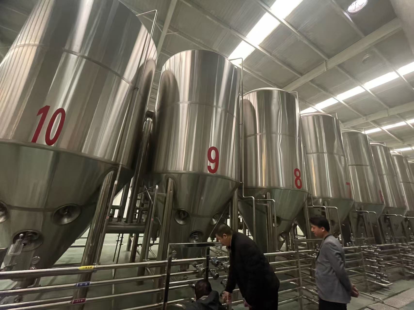 武夷山精酿啤酒设备厂—平面布置、设备设计、制造、调试、培训等一条龙服务
